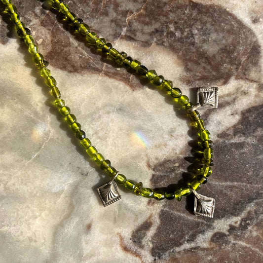 flâneur necklace | olive